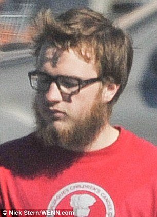 Το ακριβοπληρωμένο παιδί της τηλεόρασης θυμίζει ιεραπόστολο -Σοκαριστική μεταμόρφωση και θρησκευτικό παραλήρημα [εικόνες] | iefimerida.gr 1