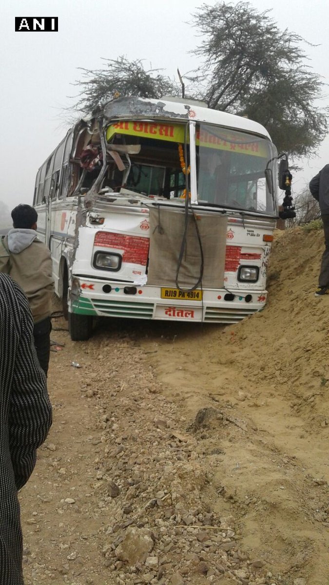 Τραγωδία στην Ινδία: Τουλάχιστον 15 παιδιά νεκρά σε σύγκρουση σχολικού με φορτηγό [εικόνες] | iefimerida.gr 1