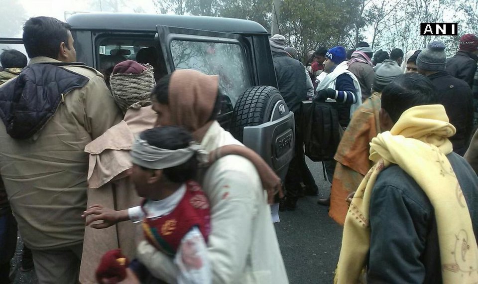 Τραγωδία στην Ινδία: Τουλάχιστον 15 παιδιά νεκρά σε σύγκρουση σχολικού με φορτηγό [εικόνες] | iefimerida.gr 2