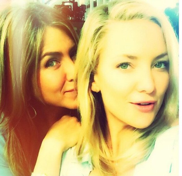 Η selfie της Τζένιφερ Ανιστον και της Κέιτ Χάντσον που «τρέλανε» το Instagram [εικόνα] | iefimerida.gr 0