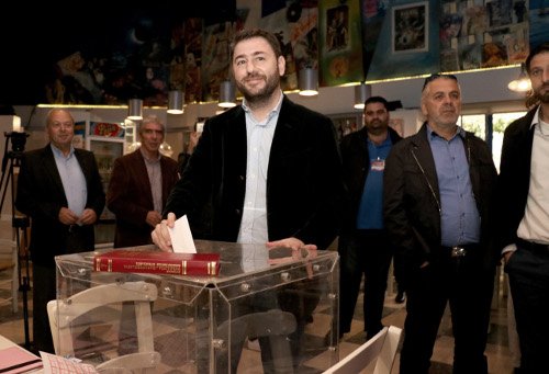 Ανδρουλάκης: Να κρατήσουμε αναμμένη τη φλόγα της ελπίδας [εικόνες & βίντεο] | iefimerida.gr 2