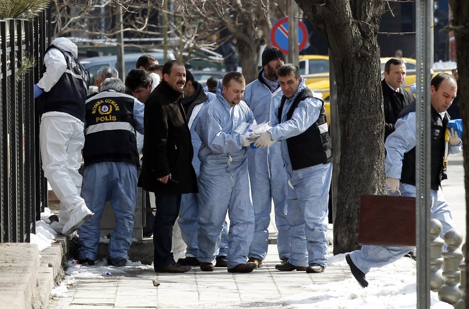 Έκρηξη στο κτίριο του πρωθυπουργικού γραφείου στην Άγκυρα [εικόνες] | iefimerida.gr 0