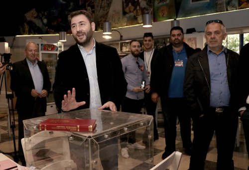 Ανδρουλάκης: Να κρατήσουμε αναμμένη τη φλόγα της ελπίδας [εικόνες & βίντεο] | iefimerida.gr 3