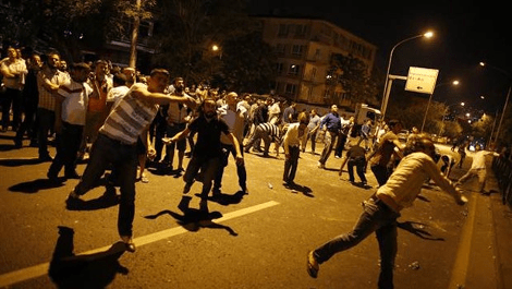 Μάχες μεταξύ αστυνομικών και διαδηλωτών έξω από το προξενείο του Ισραήλ στην Κωνσταντινούπολη [βίντεο &εικόνες] | iefimerida.gr 8