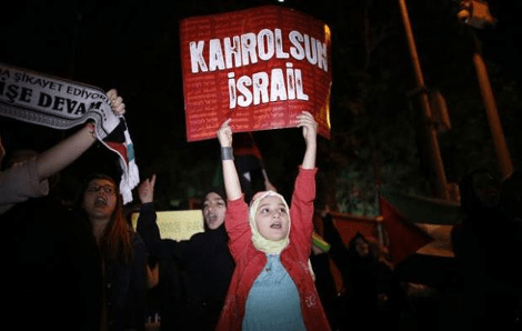 Μάχες μεταξύ αστυνομικών και διαδηλωτών έξω από το προξενείο του Ισραήλ στην Κωνσταντινούπολη [βίντεο &εικόνες] | iefimerida.gr 11