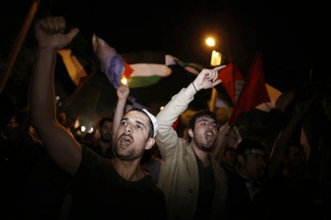 Μάχες μεταξύ αστυνομικών και διαδηλωτών έξω από το προξενείο του Ισραήλ στην Κωνσταντινούπολη [βίντεο &εικόνες] | iefimerida.gr 12