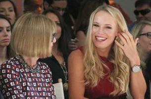 Η τενίστρια Caroline Wozniacki έκοψε τα μαλλιά της επειδή της το είπε η Anna Wintour [εικόνες+βίντεο] | iefimerida.gr 1