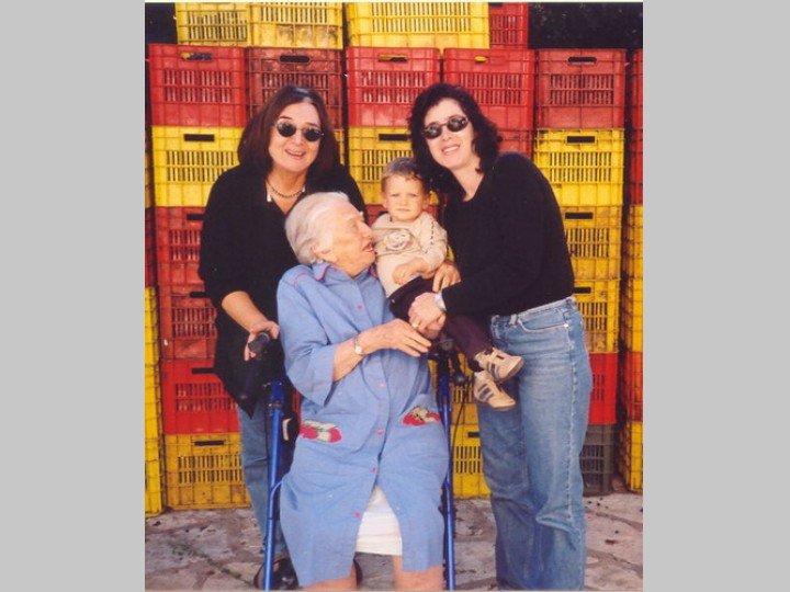 Η Άννα-Μισέλ Ασημακοπούλου παράγει το δικό της τσίπουρο [εικόνες] | iefimerida.gr 0