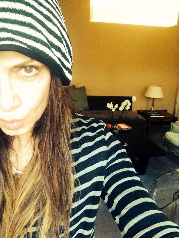 Η selfie της Αννας Βίσση -Ποζάρει έτσι όπως ξυπνάει το πρωί, χωρίς ίχνος μακιγιάζ [εικόνα] | iefimerida.gr 0