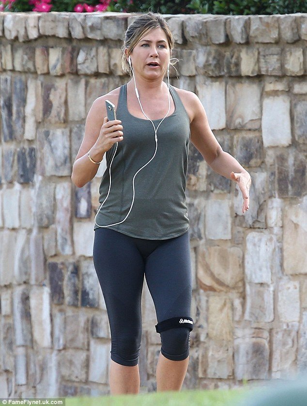 Η Ανιστον γύρισε πιο... στρογγυλεμένη από το μήνα του μέλιτος -Εβαλε κιλά [εικόνες] | iefimerida.gr 0