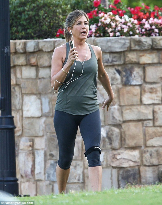 Η Ανιστον γύρισε πιο... στρογγυλεμένη από το μήνα του μέλιτος -Εβαλε κιλά [εικόνες] | iefimerida.gr 1