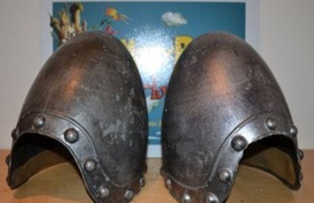 Τι πουλάει ο σταρ των Μόντι Πάιθονς για να πληρώσει διατροφή [εικόνες]  | iefimerida.gr 0