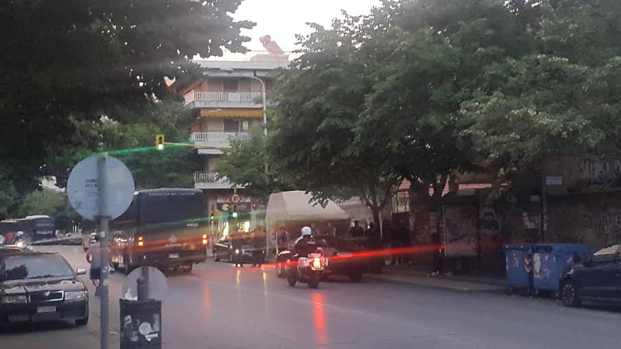 «Σκούπα» της ΕΛ.ΑΣ. στη Θεσσαλονίκη: Συνέλαβαν 75 αντιεξουσιαστές που έκαναν κατάληψη σε κτίρια [εικόνες & βίντεο] | iefimerida.gr 0