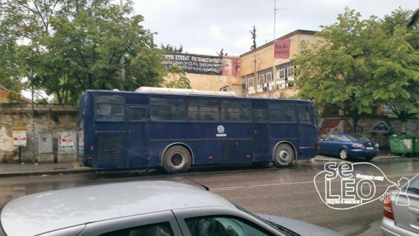 «Σκούπα» της ΕΛ.ΑΣ. στη Θεσσαλονίκη: Συνέλαβαν 75 αντιεξουσιαστές που έκαναν κατάληψη σε κτίρια [εικόνες & βίντεο] | iefimerida.gr 2