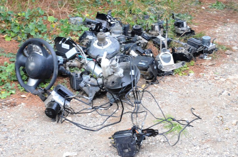 Τα πέντε μέλη της εγκληματικής ομάδας, ηλικίας από 37 έως 70 ετών, συνελήφθησαν έπειτα από ειδική επιχείρηση σε διάφορες περιοχές της Αττικής
