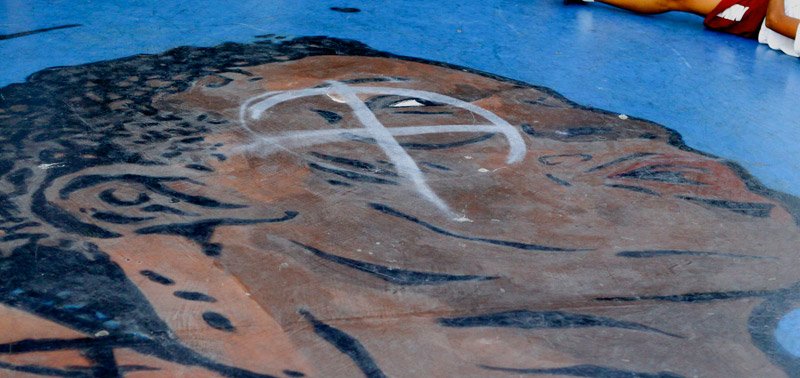 Aπαράδεκτο: Αγνωστοι έβαψαν με μπογιά το γκράφιτι για τον Αντετοκούνμπο στα Σεπόλια [εικόνες] | iefimerida.gr 1