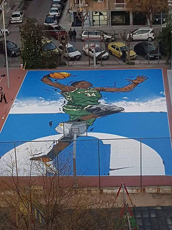 Aπαράδεκτο: Αγνωστοι έβαψαν με μπογιά το γκράφιτι για τον Αντετοκούνμπο στα Σεπόλια [εικόνες] | iefimerida.gr 4