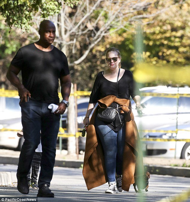 Μία άλλη Αντέλ- Με τζιν, αχτένιστη και χωρίς μακιγιάζ στο Τορόντο [εικόνες] | iefimerida.gr 1