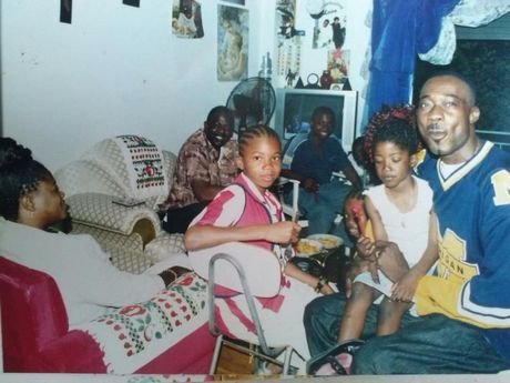 Το οικογενειακό άλμπουμ του Γιάννη Αντετοκούνμπο [εικόνες] | iefimerida.gr 5