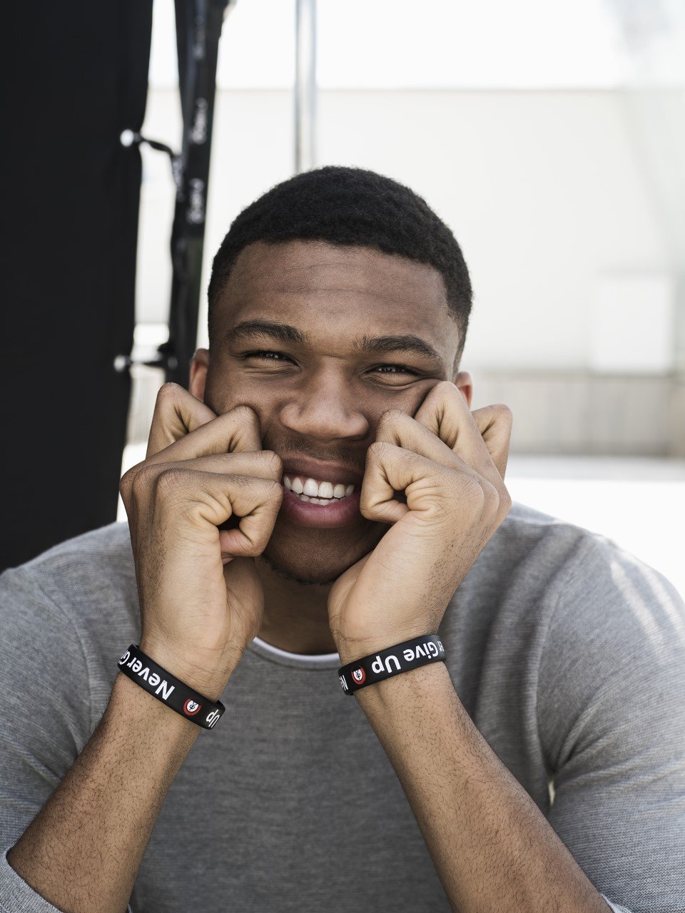 Τα αδέλφια Αντετοκούνμπο στη Στέγη -Οι δυσκολίες, οι ευκαιρίες, η δόξα  [βίντεο] | iefimerida.gr 0