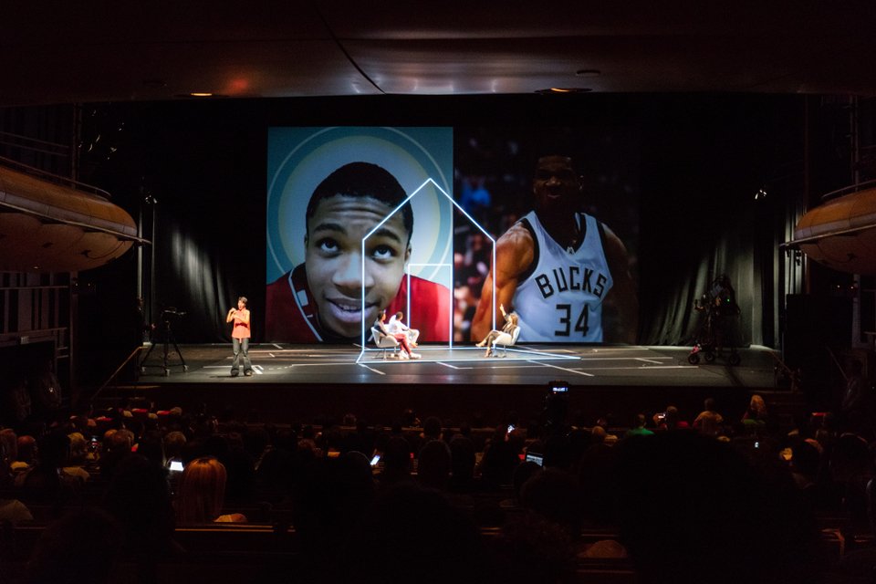 Τα δάκρυα των Αντετοκούνμπο όταν η μαμά τους τούς τραγουδάει «Το κοκοράκι» [βίντεο]  | iefimerida.gr 3