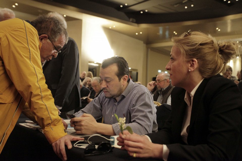 Τα παρασκήνια της Κεντρικής Επιτροπής του ΣΥΡΙΖΑ: Γέλια, χαρές και το ντεκολτέ της Αχτσιόγλου [εικόνες] | iefimerida.gr 8