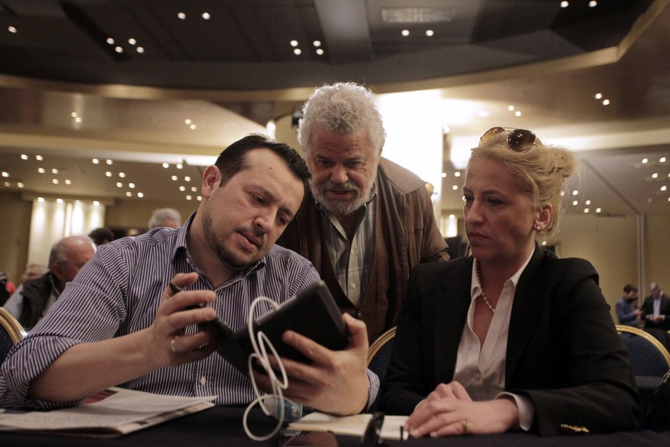 Τα παρασκήνια της Κεντρικής Επιτροπής του ΣΥΡΙΖΑ: Γέλια, χαρές και το ντεκολτέ της Αχτσιόγλου [εικόνες] | iefimerida.gr 9