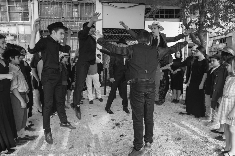 Σε ταβέρνες του Πειραιά η παράσταση του Φεστιβάλ Αθηνών για το ρεμπέτικο [εικόνες& βίντεο]  | iefimerida.gr 3