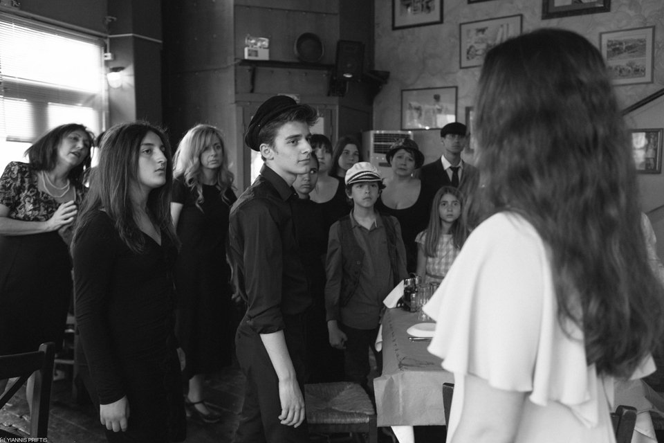 Σε ταβέρνες του Πειραιά η παράσταση του Φεστιβάλ Αθηνών για το ρεμπέτικο [εικόνες& βίντεο]  | iefimerida.gr 4