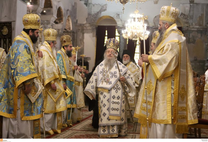 Λεβέντης, Ζουράρις, Τζιτζικώστας στην πρώτη σειρά της θείας Λειτουργίας του Ανθιμου για το Σκοπιανό [εικόνες] | iefimerida.gr 9