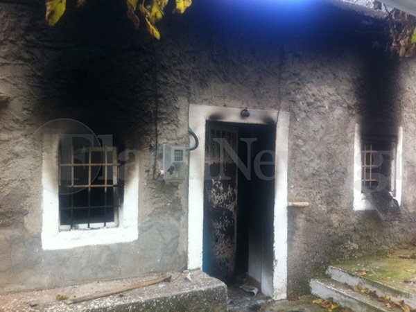 Πυροβόλησαν, πριν πυρπολήσουν τα σπίτια του Φώτη Μπόμπολα στα Σφακιά [εικόνες και βίντεο] | iefimerida.gr 6