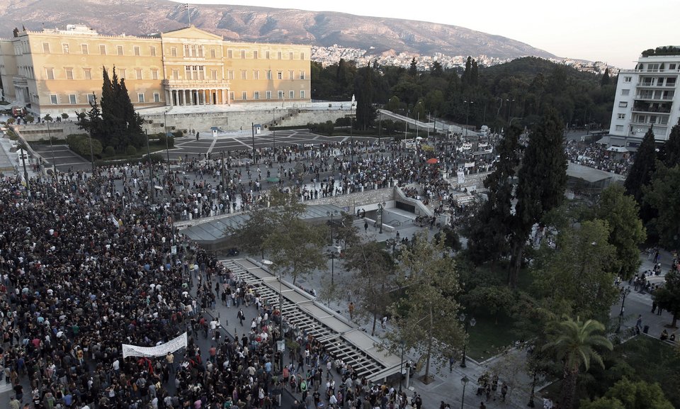 Επεισόδια στο αντιφασιστικό συλλαλητήριο - Συμπλοκές και ρίψη χημικών στη Μεσογείων [εικόνες] | iefimerida.gr 10