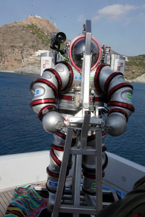 Πλωτό μουσείο στο βυθό των Αντικυθήρων: Τι έδειξαν οι νέες έρευνες -Η βουτιά με τη διαστημική στολή σε βάθος 300 μέτρων [εικόνες] | iefimerida.gr 9