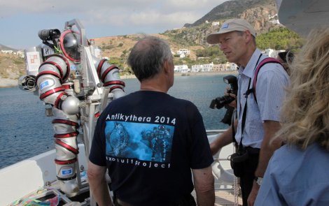 Πλωτό μουσείο στο βυθό των Αντικυθήρων: Τι έδειξαν οι νέες έρευνες -Η βουτιά με τη διαστημική στολή σε βάθος 300 μέτρων [εικόνες] | iefimerida.gr 0