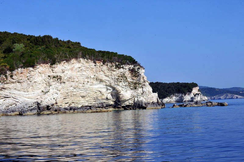 Λευκάδα και Αντίπαξοι μέσα στους προορισμούς με τα πιο καθαρά και γαλάζια νερά [εικόνες] | iefimerida.gr 4
