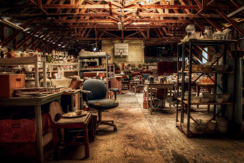 Στο 10ο Παζάρι Αντίκας - Από παλιά αυθεντικά έπιπλα μέχρι γκραβούρες, σε χαμηλές τιμές [εικόνες] | iefimerida.gr 3