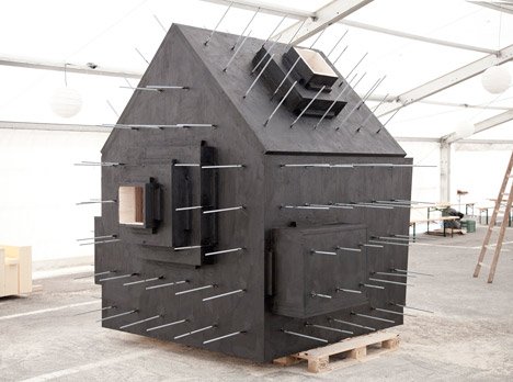 Αντουάν: Ο βράχος-καταφύγιο από τσιμέντο και ξύλο που «ξεγελά» τις Ελβετικές Αλπεις [εικόνες & βίντεο] | iefimerida.gr 8