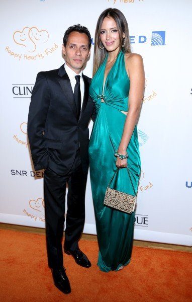 Κρυφός γάμος στη σόουμπιζ -Ο τραγουδιστής με το κατά 20 χρόνια νεότερό του μοντέλο [εικόνες] | iefimerida.gr 0