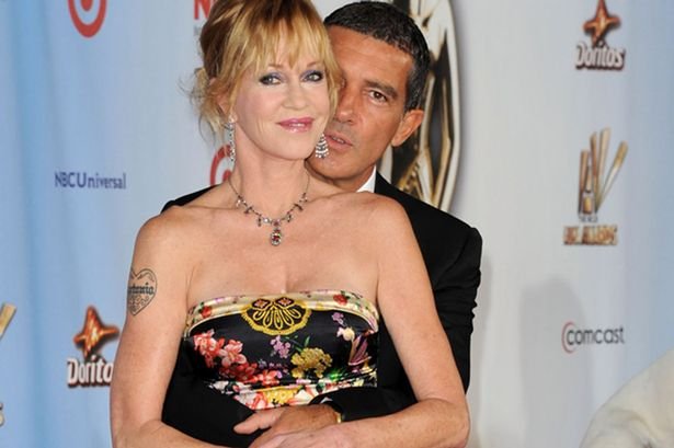 Η Μέλανι Γκρίφιθ εξάλειψε οριστικά τον Αντόνιο Μπαντέρας -Έσβησε το τατουάζ με το όνομα του[εικόνες] | iefimerida.gr 1