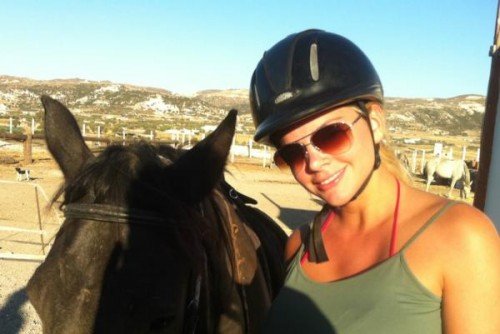 H Ρία Αντωνίου καβάλα στην Μάρα [εικόνα] | iefimerida.gr 0