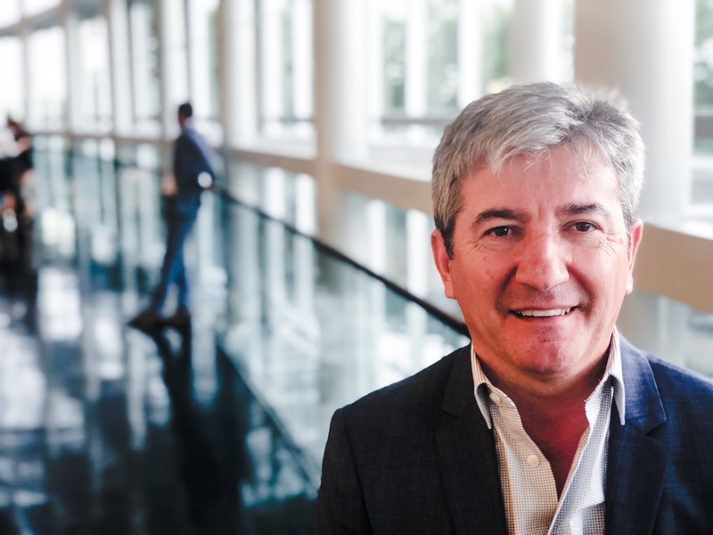 Ο Αντώνης Κοσσυβάκης, στέλεχος του Ευρωκοινοβουλίου που κατάγεται από την περιοχή του Αχελώου