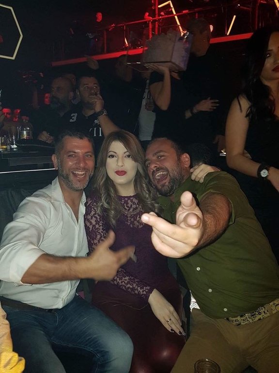 H Aντζελα Δημητρίου πήγε στα μπουζούκια με την κόρη της [εικόνες] | iefimerida.gr 0