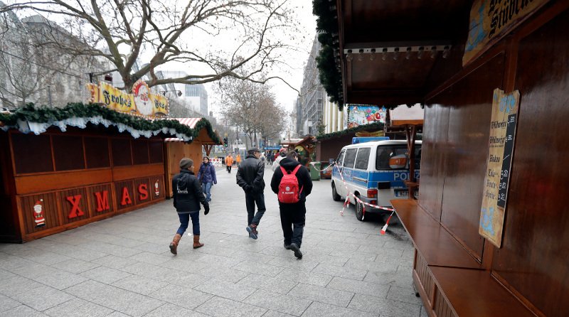 Ο,τι απέμεινε στη χριστουγεννιάτικη αγορά του Βερολίνου μετά το μακελειό [εικόνες] | iefimerida.gr 8