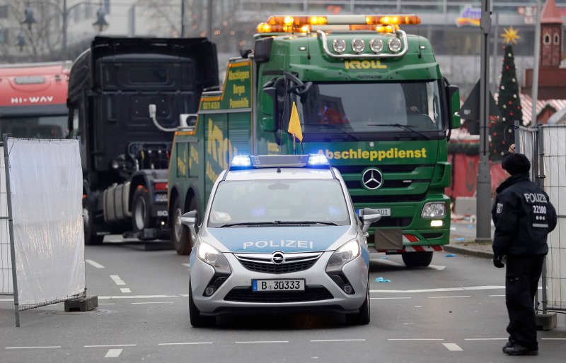 Ο,τι απέμεινε στη χριστουγεννιάτικη αγορά του Βερολίνου μετά το μακελειό [εικόνες] | iefimerida.gr 1