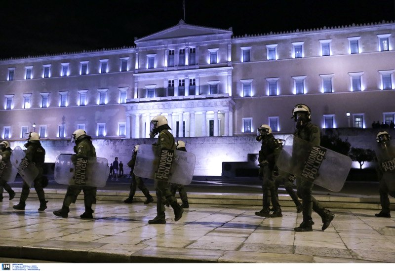 Προπύλαια: Πορεία αλληλεγγύης στην Ηριάννα και τον Περικλή [εικόνες]  | iefimerida.gr 8