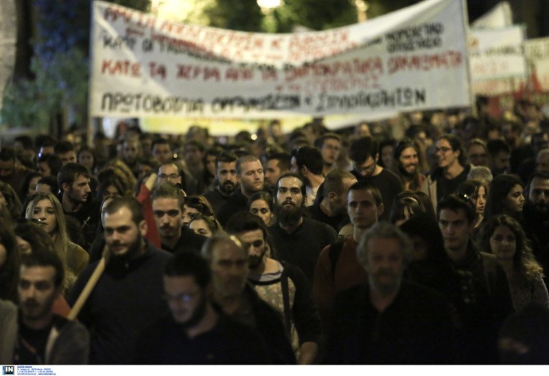 Προπύλαια: Πορεία αλληλεγγύης στην Ηριάννα και τον Περικλή [εικόνες]  | iefimerida.gr 1