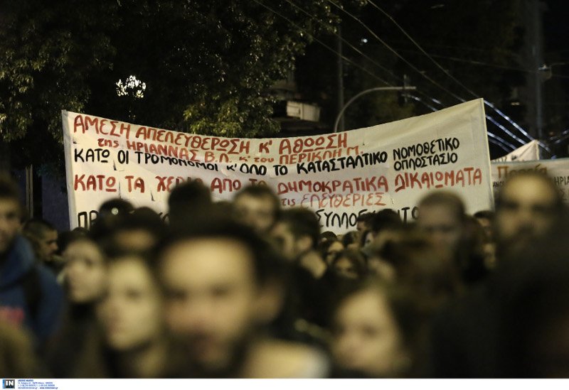 Προπύλαια: Πορεία αλληλεγγύης στην Ηριάννα και τον Περικλή [εικόνες]  | iefimerida.gr 3