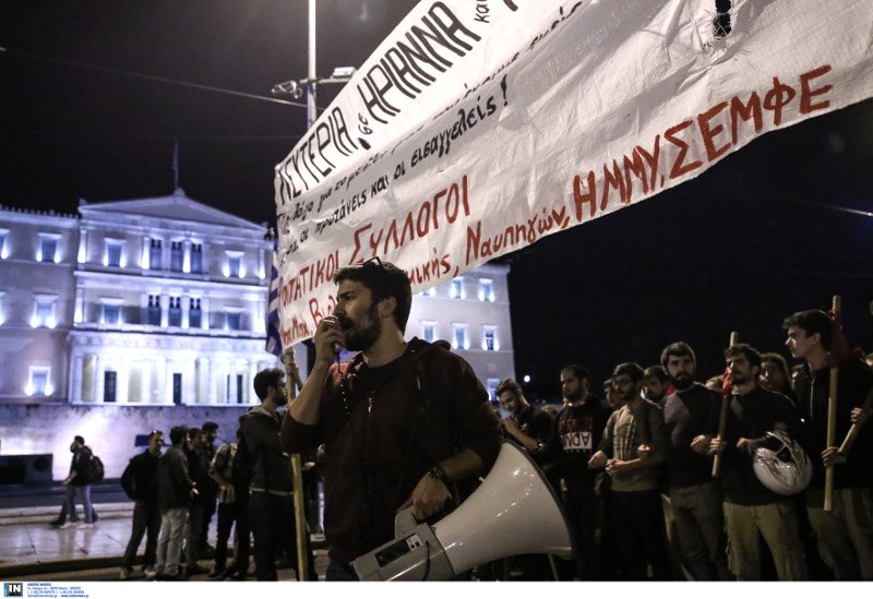 Προπύλαια: Πορεία αλληλεγγύης στην Ηριάννα και τον Περικλή [εικόνες]  | iefimerida.gr 5