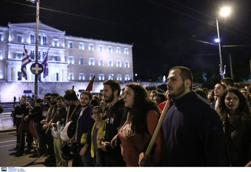Προπύλαια: Πορεία αλληλεγγύης στην Ηριάννα και τον Περικλή [εικόνες]  | iefimerida.gr 6