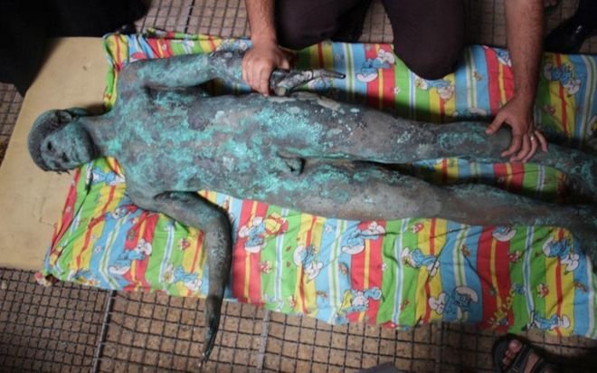 Μυστήριο με σπάνιο άγαλμα του Απόλλωνα: Ανακαλύφθηκε στη Γάζα, το κατάσχεσαν οι Αρχές και αγνοείται [εικόνα] | iefimerida.gr 0